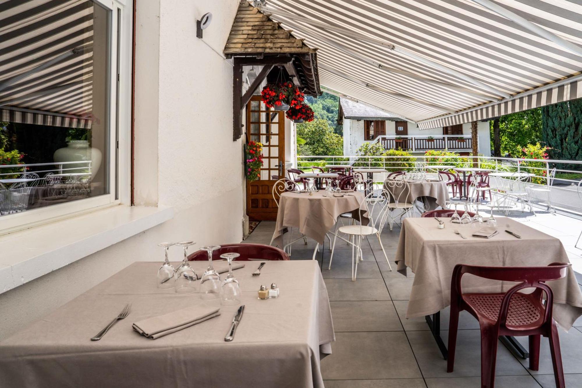 Logis Le Vieux Logis Hotel Lestelle-Betharram Exterior photo
