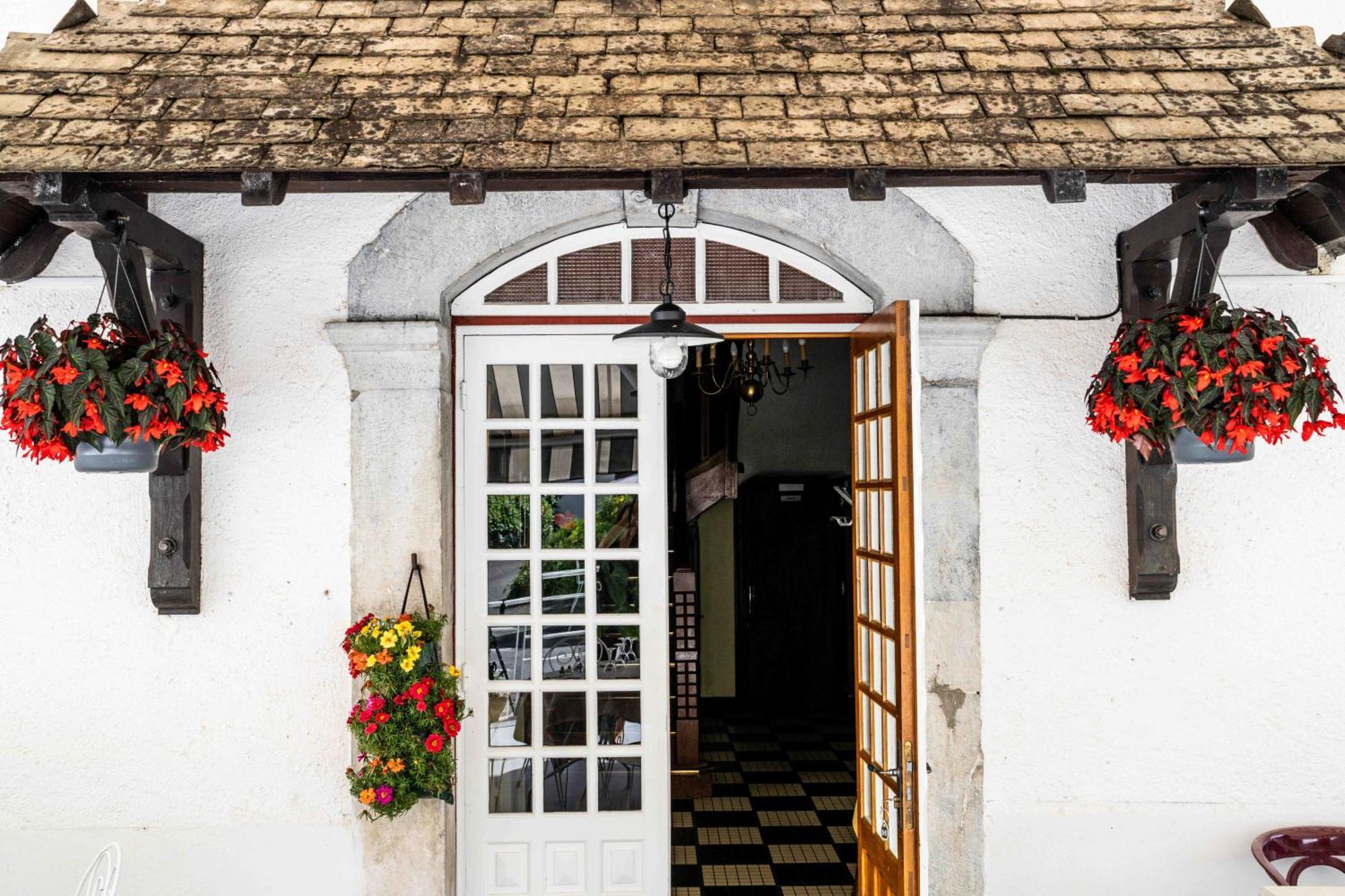Logis Le Vieux Logis Hotel Lestelle-Betharram Exterior photo