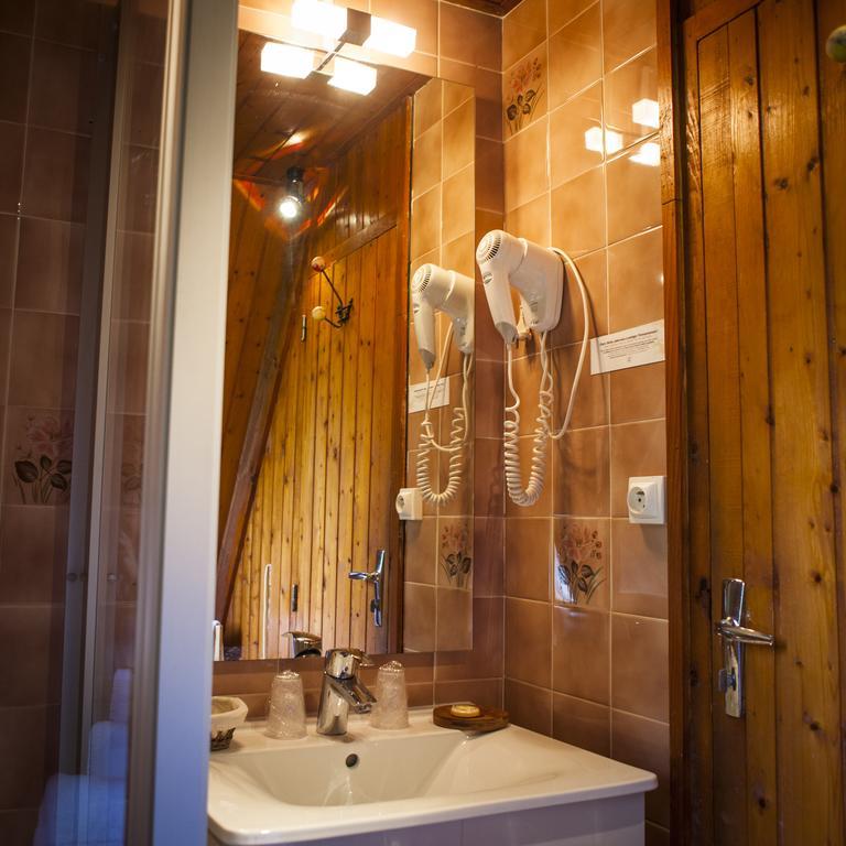 Logis Le Vieux Logis Hotel Lestelle-Betharram Exterior photo