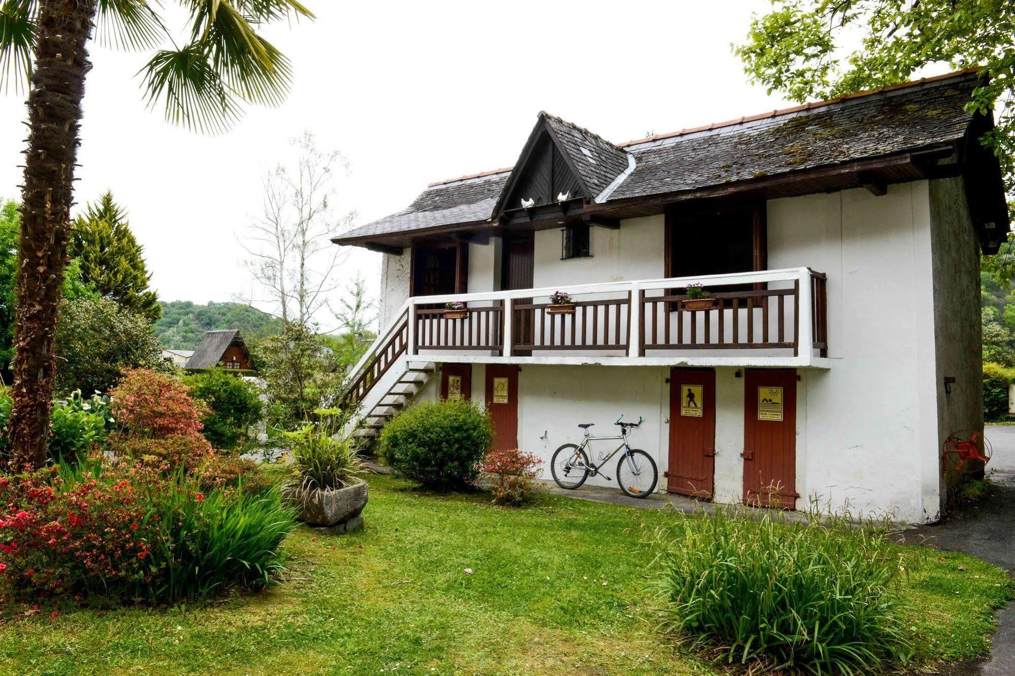 Logis Le Vieux Logis Hotel Lestelle-Betharram Exterior photo