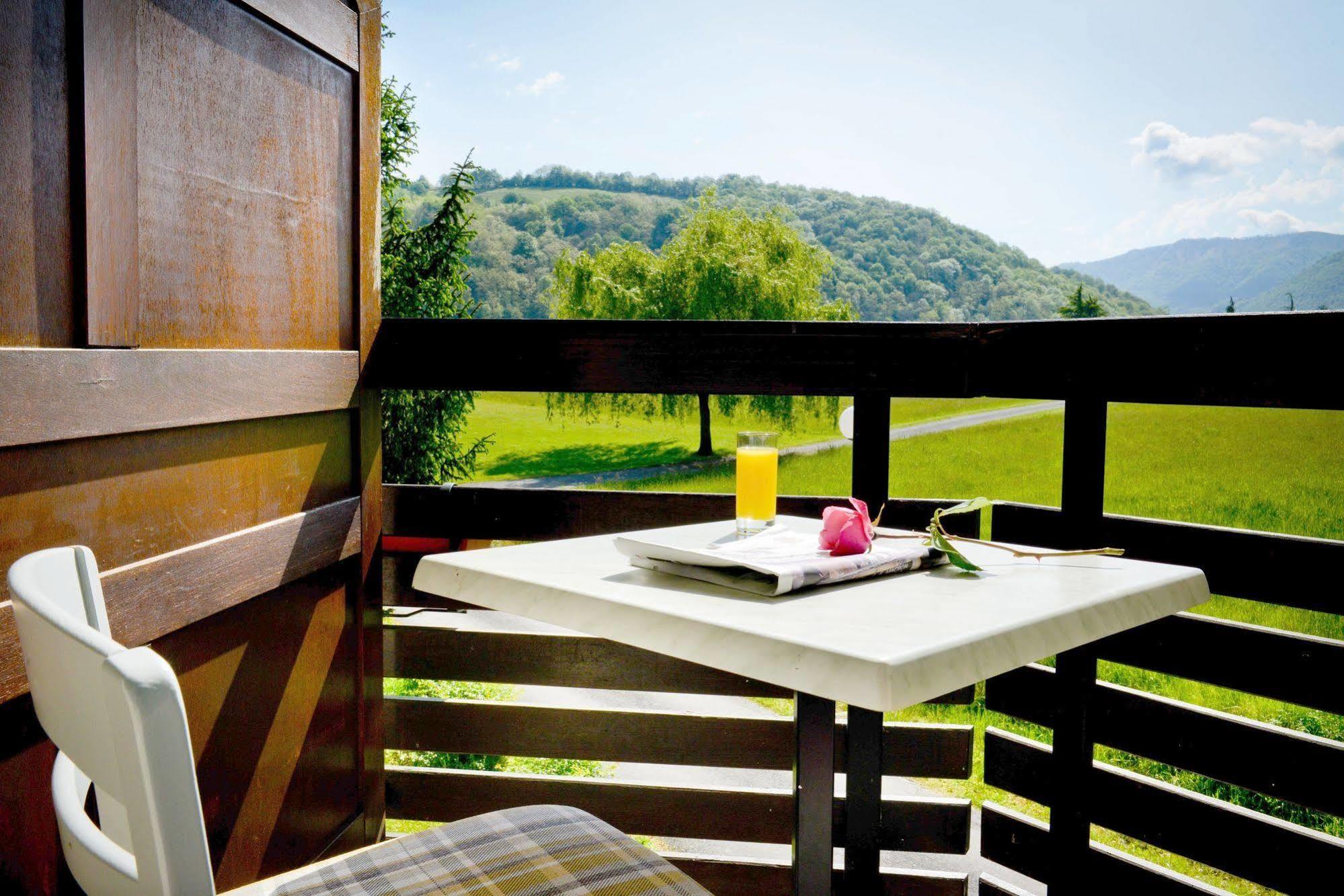 Logis Le Vieux Logis Hotel Lestelle-Betharram Exterior photo