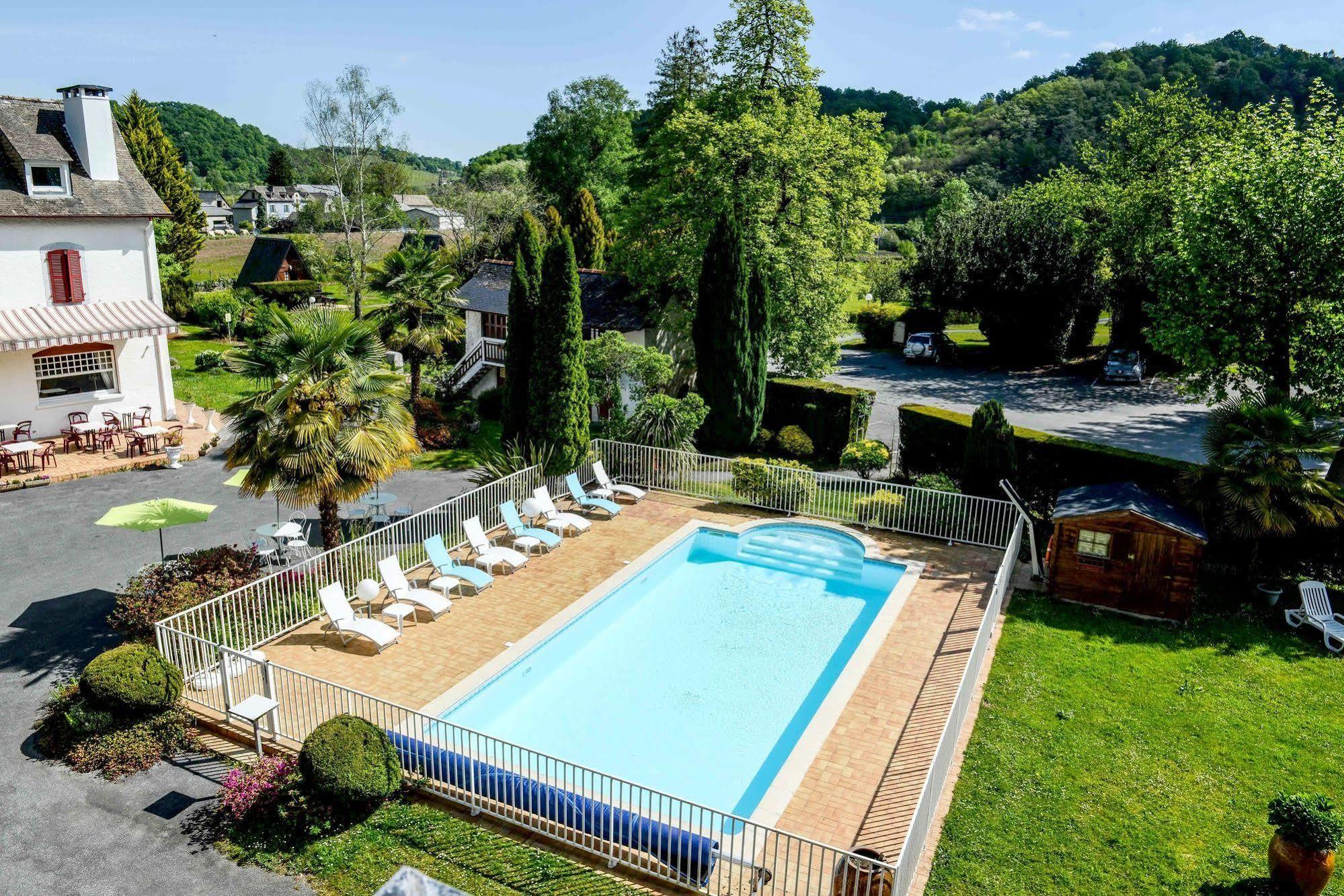 Logis Le Vieux Logis Hotel Lestelle-Betharram Exterior photo